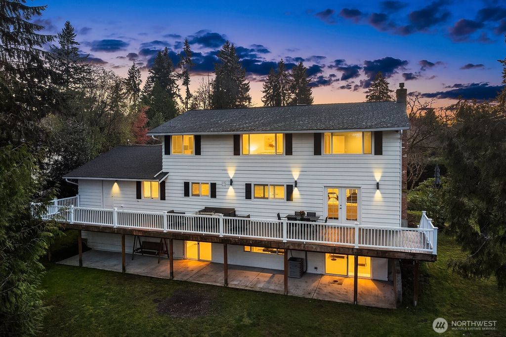 Photo of 2650 79th Avenue NE, Medina, WA 98039 (MLS # 2499156)