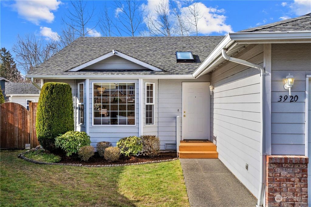 Photo of 3920 135th Street SW, Lynnwood, WA 98087 (MLS # 2034211)