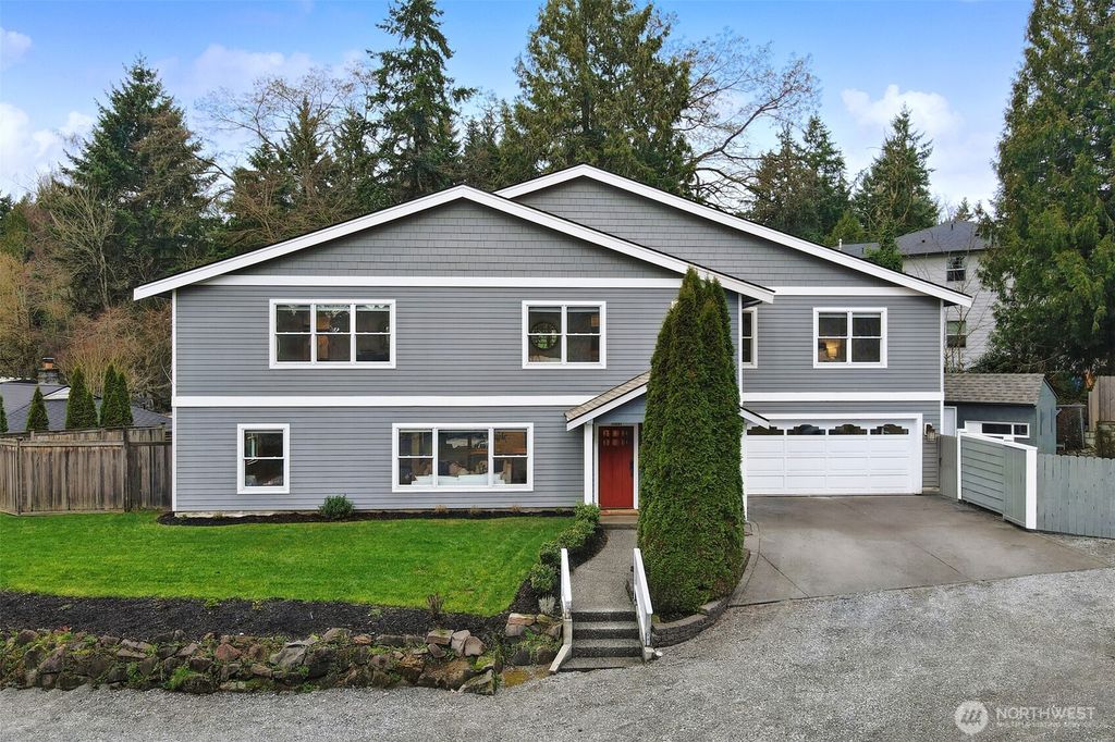 Photo of 11551 34th Avenue NE, Seattle, WA 98125 (MLS # 2468766)