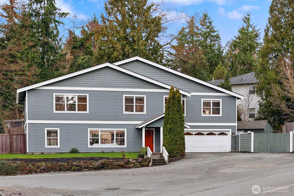 Photo of 11551 34th Avenue NE, Seattle, WA 98125 (MLS # 2468766)