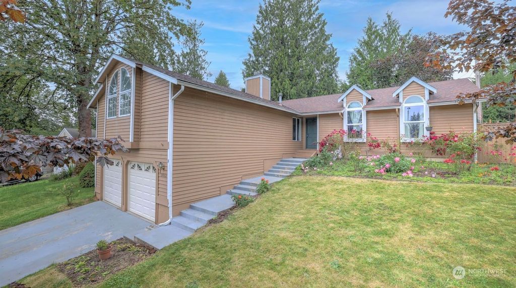 Photo of 19922 SE 266th Street, Covington, WA 98042 (MLS # 1997493)