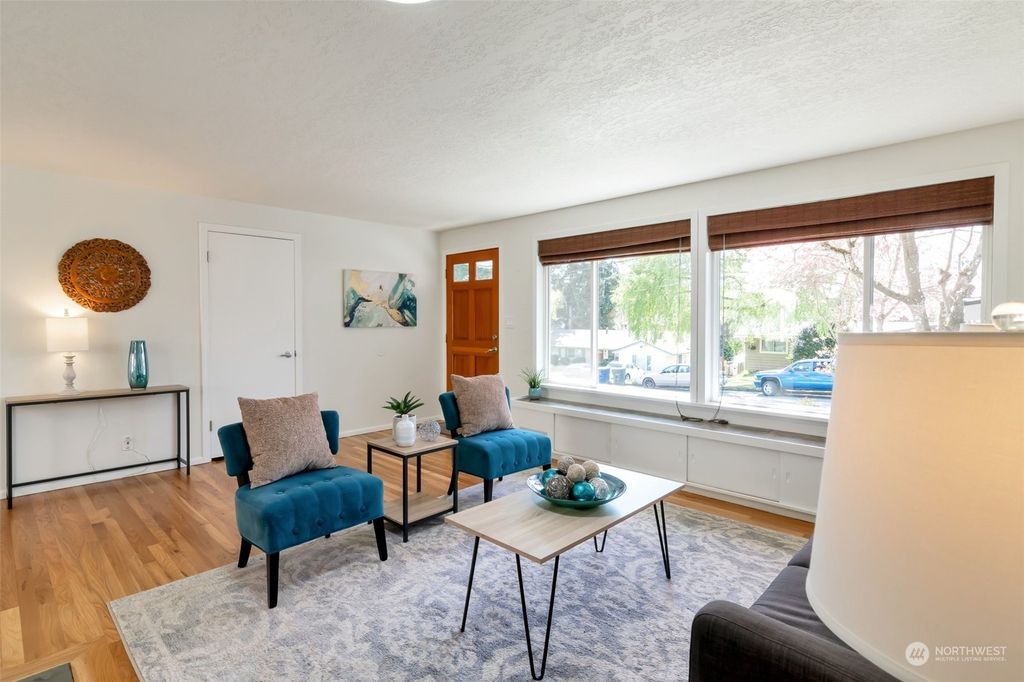 Photo of 912 165th Avenue SE, Bellevue, WA 98008 (MLS # 2223661)