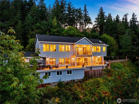 Photo of 670 W Lake Sammamish Parkway NE, Bellevue, WA 98008 (MLS # 2428872) Photo of 670 W Lake Sammamish Parkway NE, Bellevue, WA 98008 (MLS # 2428872)
