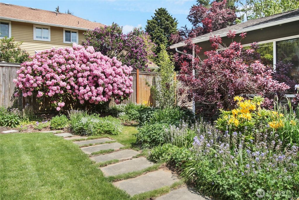 Photo of 14106 101st Place NE, Kirkland, WA 98034 (MLS # 2372733)