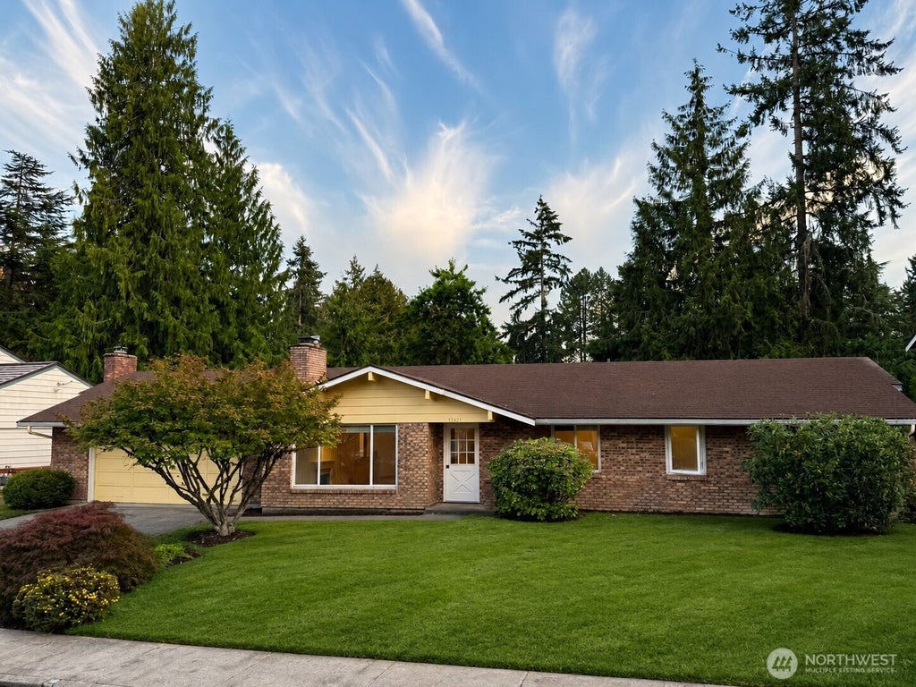 Photo of 17421 NE 11th Street, Bellevue, WA 98008 (MLS # 2576197)