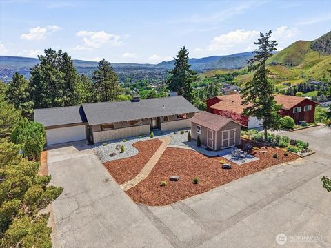 Photo of 2511 Lester Road, Wenatchee, WA 98801 (MLS # 2487127)