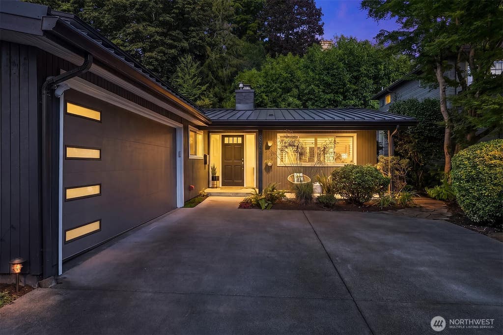 Photo of 3844 Surber Drive NE, Seattle, WA 98105 (MLS # 2566791)