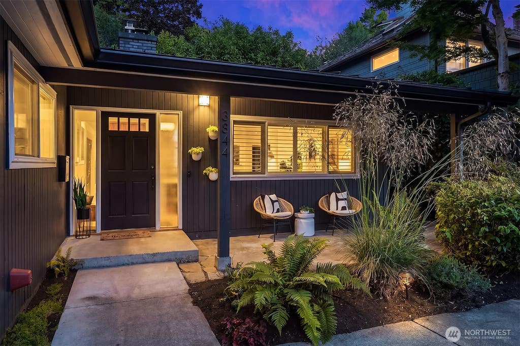 Photo of 3844 Surber Drive NE, Seattle, WA 98105 (MLS # 2566791)