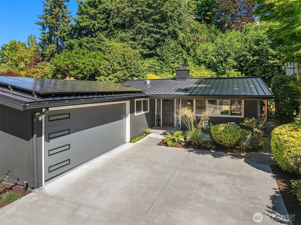 Photo of 3844 Surber Drive NE, Seattle, WA 98105 (MLS # 2566791)