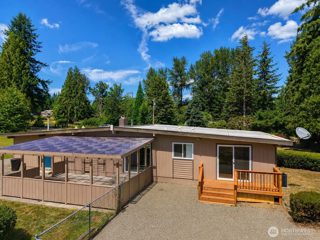 Photo of 18625 SE 213th Street, Renton, WA 98058 (MLS # 2562747)