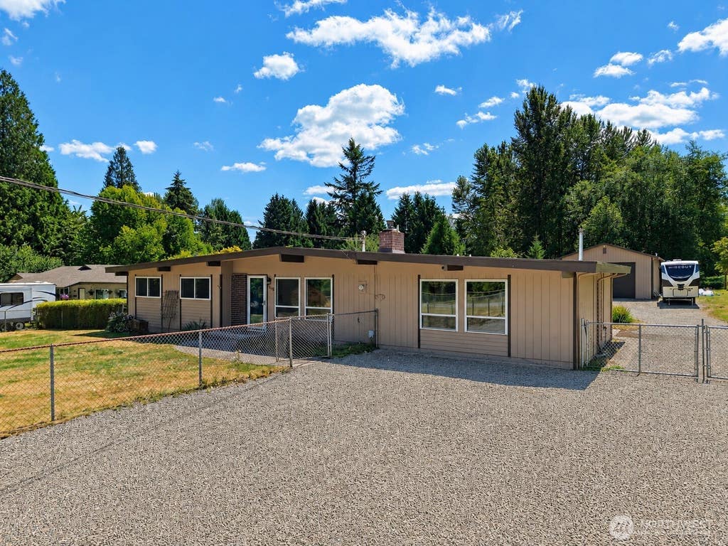 Photo of 18625 SE 213th Street, Renton, WA 98058 (MLS # 2562747)