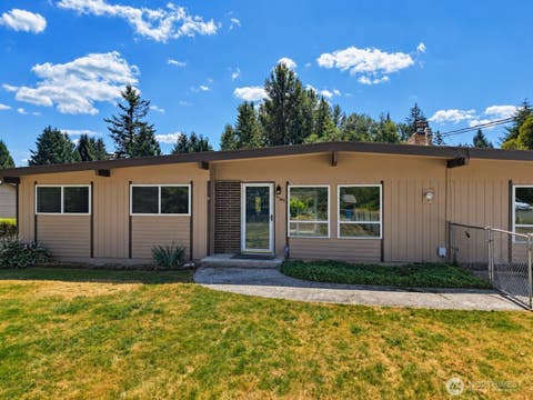 Photo of 18625 SE 213th Street, Renton, WA 98058 (MLS # 2562747)