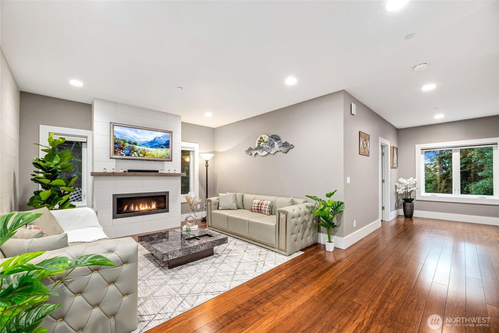 Photo of 1312 211th Avenue NE, Sammamish, WA 98074 (MLS # 2394598)