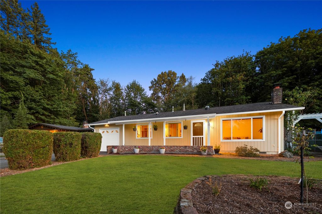 Photo of 17917 SE 121st Place, Renton, WA 98059 (MLS # 2160727)