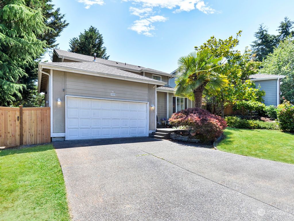 Photo of 1909 S 379th Street, Milton, WA 98003 (MLS # 2267396)