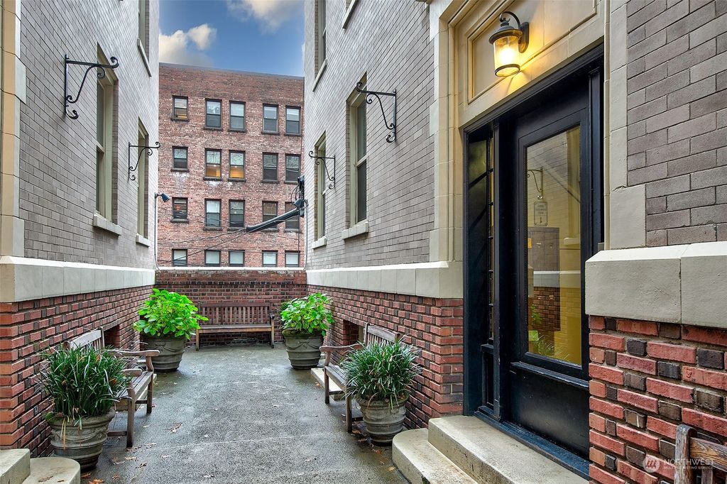 Photo of 129 Warren Avenue N #H, Seattle, WA 98109 (MLS # 2184060)