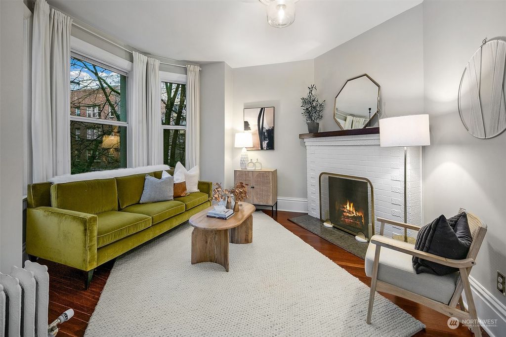 Photo of 129 Warren Avenue N #H, Seattle, WA 98109 (MLS # 2184060)