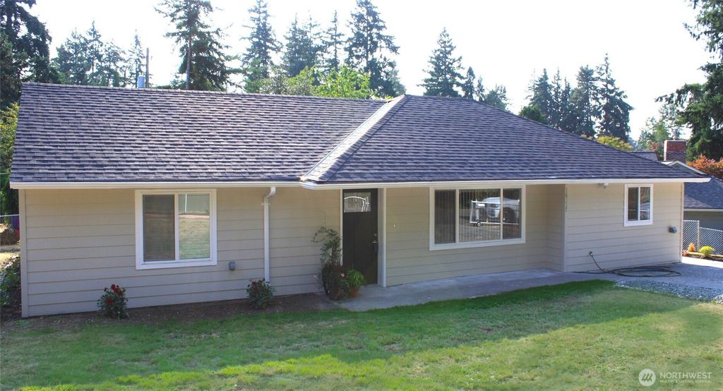 Photo of 16337 Interlake Avenue N, Shoreline, WA 98133 (MLS # 2428227)
