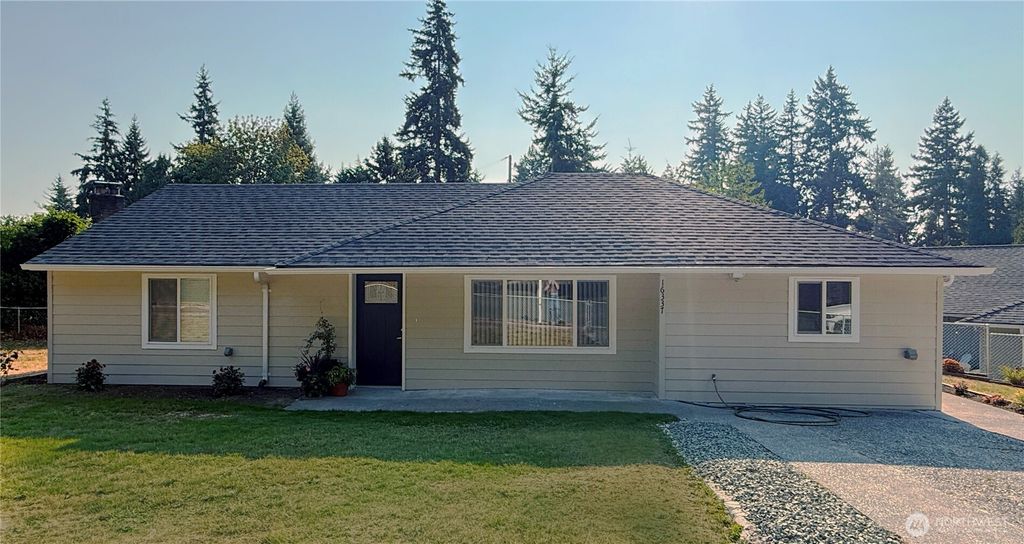 Photo of 16337 Interlake Avenue N, Shoreline, WA 98133 (MLS # 2428227)