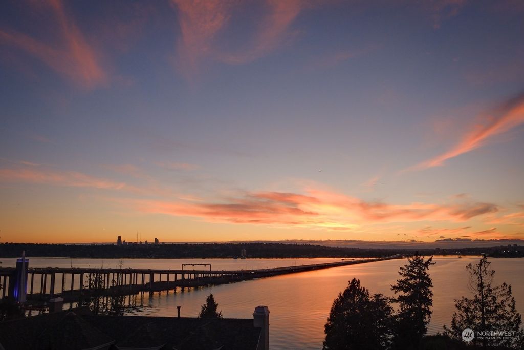 Photo of 3311 Evergreen Point Road, Medina, WA 98039 (MLS # 2186712)