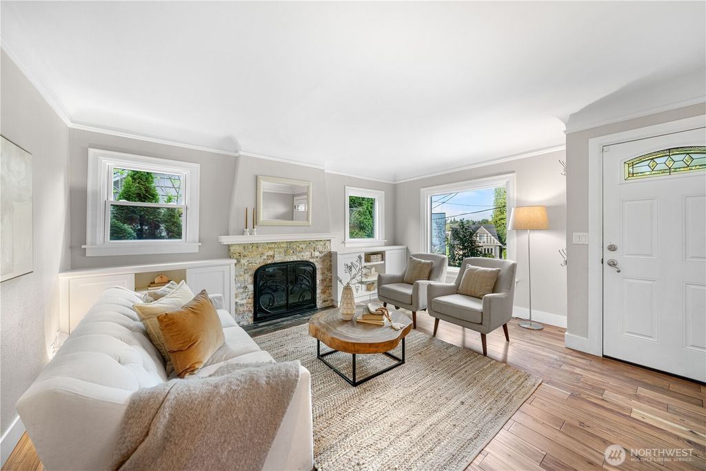 Photo of 2423 Everett Avenue E, Seattle, WA 98102 (MLS # 2366336)