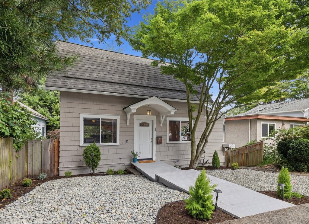 Photo of 626 W Emerson Street, Seattle, WA 98119 (MLS # 2599243)