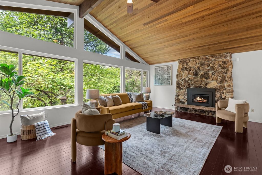 Photo of 15811 20th Place W, Lynnwood, WA 98087 (MLS # 2523777)
