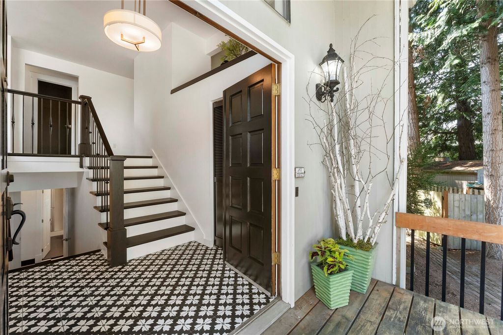 Photo of 26925 Avon Court, Kent, WA 98032 (MLS # 2423298)