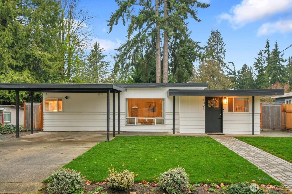 Photo of 1021 Walnut Street, Edmonds, WA 98020 (MLS # 2457826)