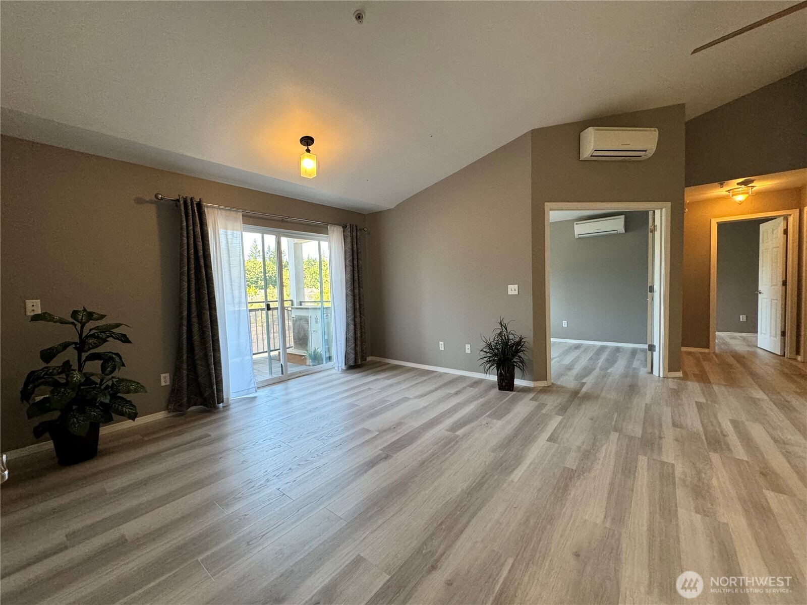 1407 Evergreen Park Drive SW 303