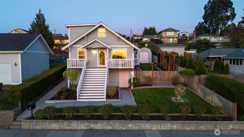 Photo of 808 Renton Avenue S, Renton, WA 98057 (MLS # 2503318)