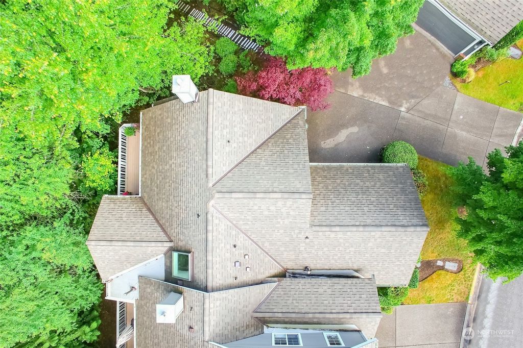 Photo of 4127 248th Court SE, Sammamish, WA 98029 (MLS # 2129984)