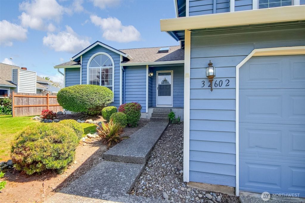 Photo of 32602 18th Place SW, Federal Way, WA 98023 (MLS # 2369407)