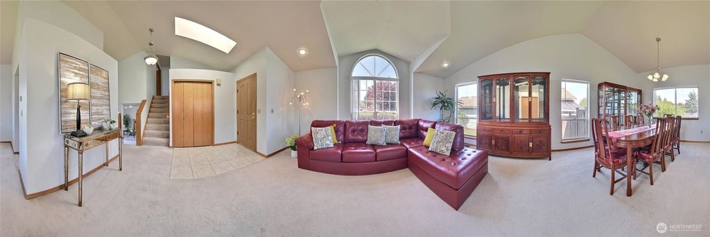 Photo of 32602 18th Place SW, Federal Way, WA 98023 (MLS # 2369407)