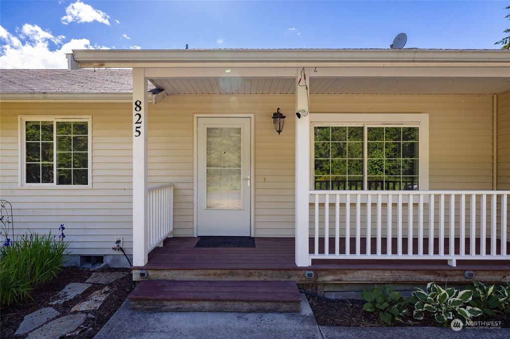 Photo of 825 Petty Avenue, Darrington, WA 98241 (MLS # 2248610)