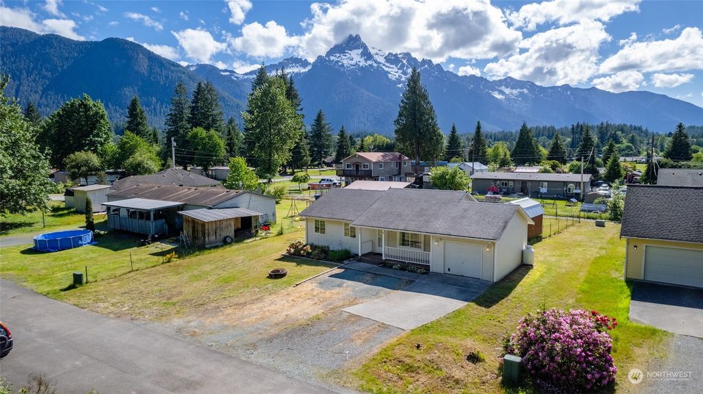 Photo of 825 Petty Avenue, Darrington, WA 98241 (MLS # 2248610)