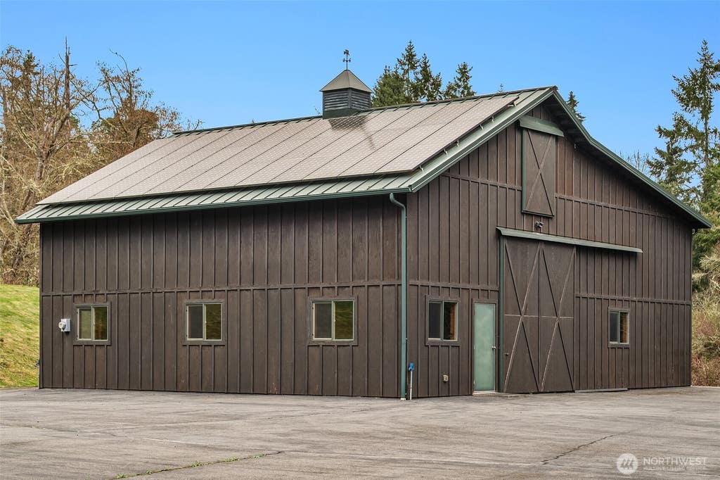 Photo of 18106 115th Avenue SW, Vashon, WA 98070 (MLS # 2574867)