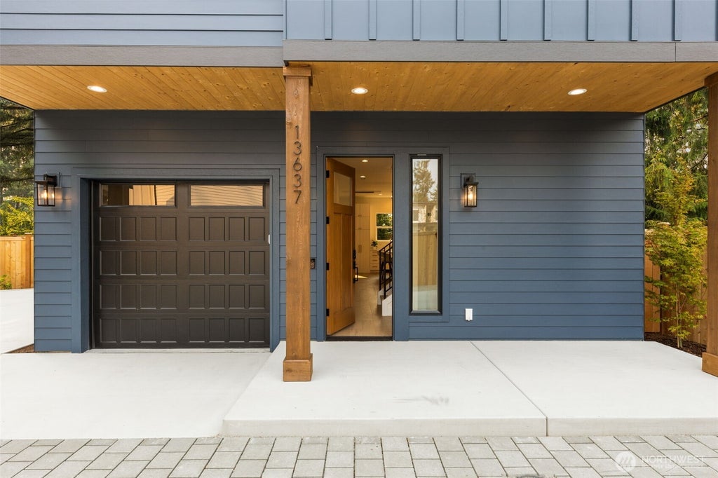 Photo of 13637 103rd Avenue NE, Kirkland, WA 98034 (MLS # 2566498)