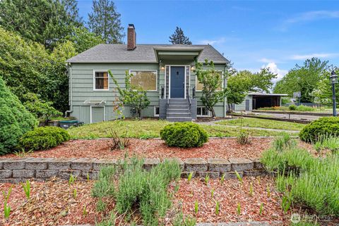 Photo of 1536 Pennsylvania Avenue, Bremerton, WA 98337 (MLS # 2523200)