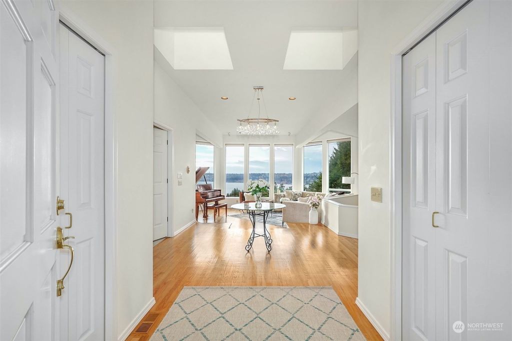 Photo of 13851 65th Place NE, Kirkland, WA 98034 (MLS # 2017417)