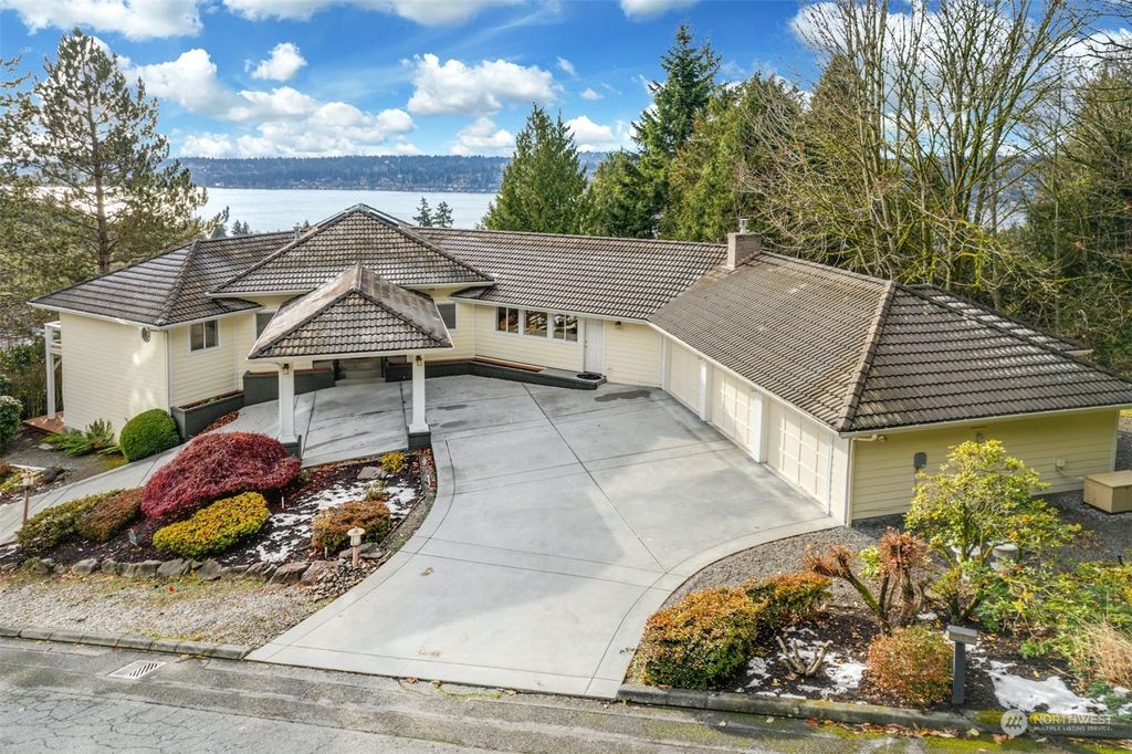 Photo of 13851 65th Place NE, Kirkland, WA 98034 (MLS # 2017417)