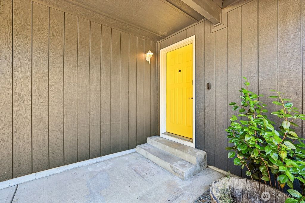 Photo of 21713 47th Avenue Ct E, Spanaway, WA 98387 (MLS # 2549313)