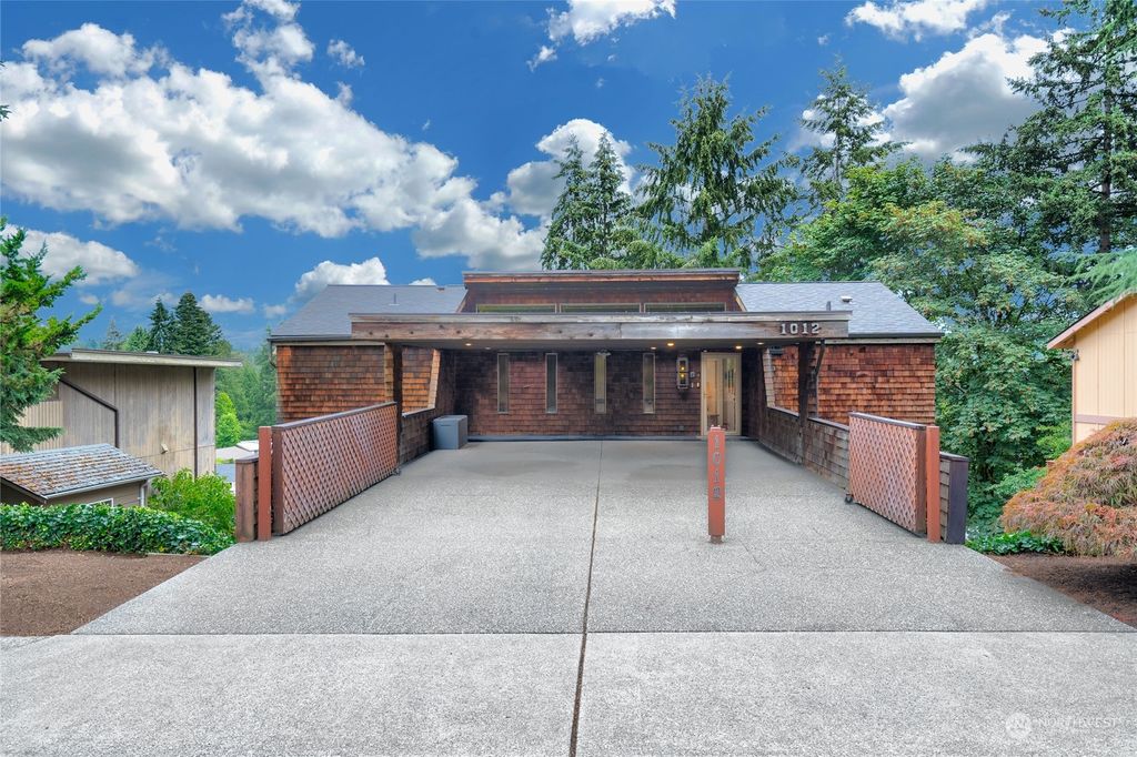 Photo of 1012 109th Avenue SE, Bellevue, WA 98004 (MLS # 2280221)