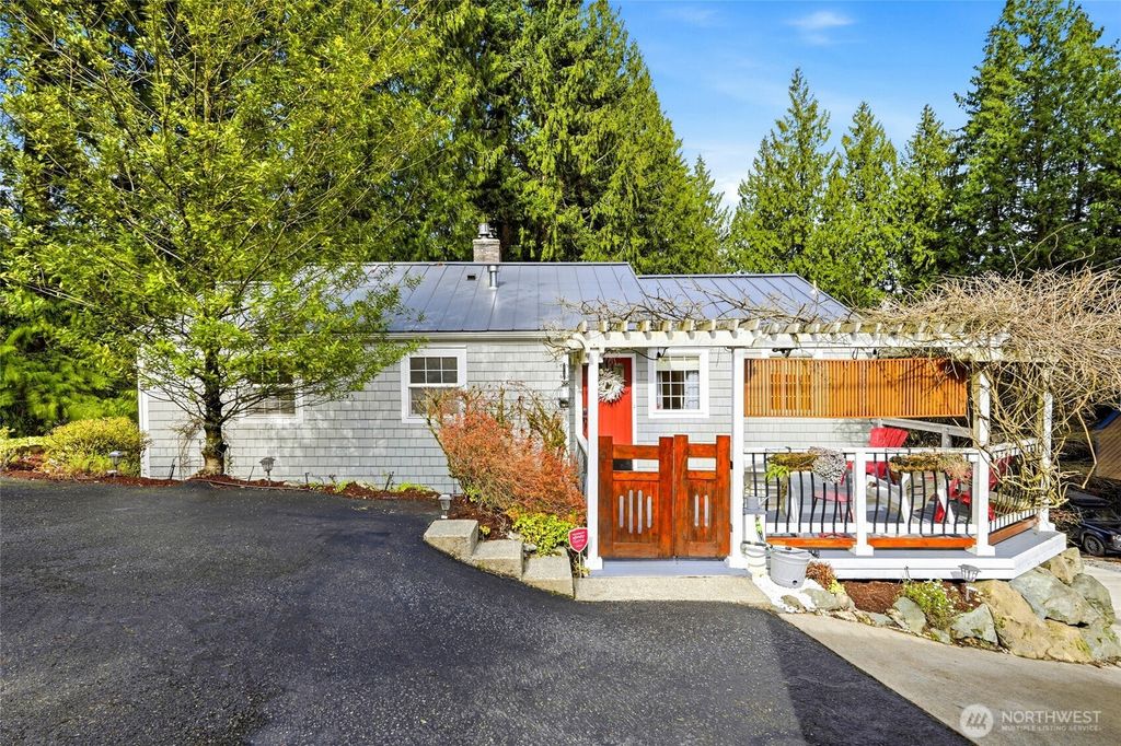 Photo of 16714 SE Newport Way, Bellevue, WA 98006 (MLS # 2495472)