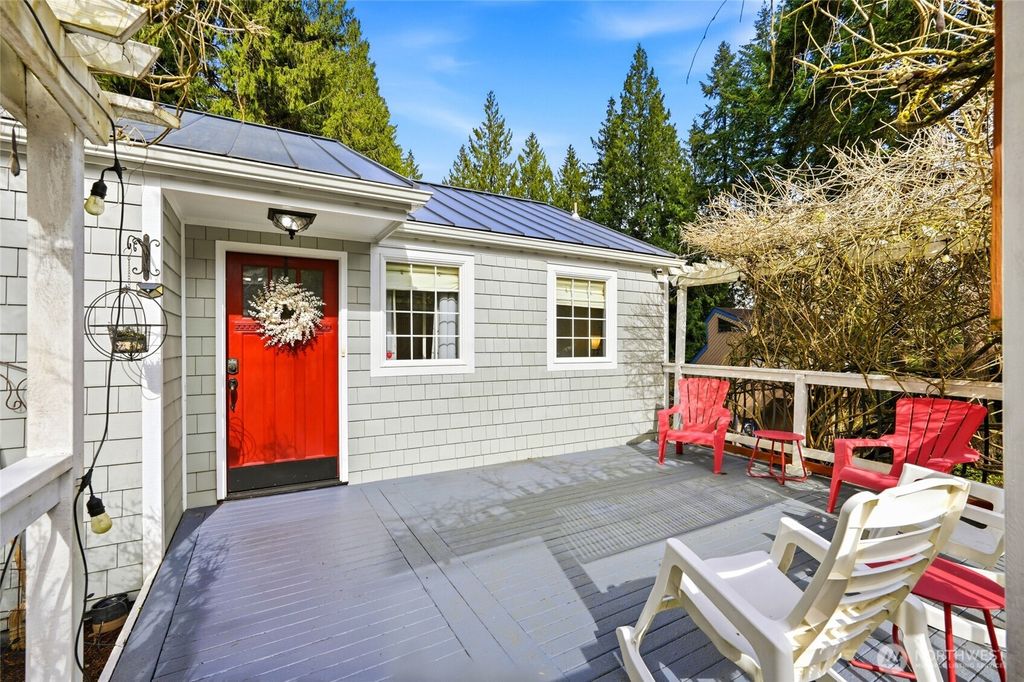 Photo of 16714 SE Newport Way, Bellevue, WA 98006 (MLS # 2495472)