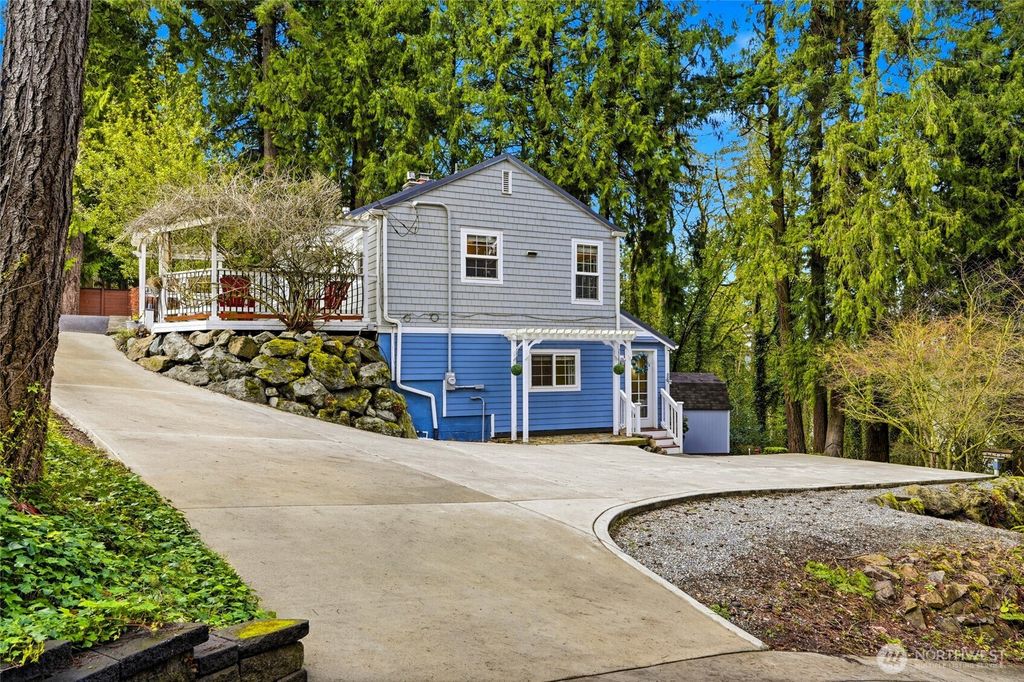 Photo of 16714 SE Newport Way, Bellevue, WA 98006 (MLS # 2495472)