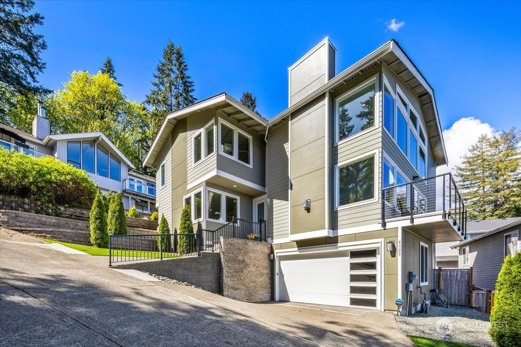 Photo of 4325 166th Lane SE, Bellevue, WA 98006 (MLS # 2211741)