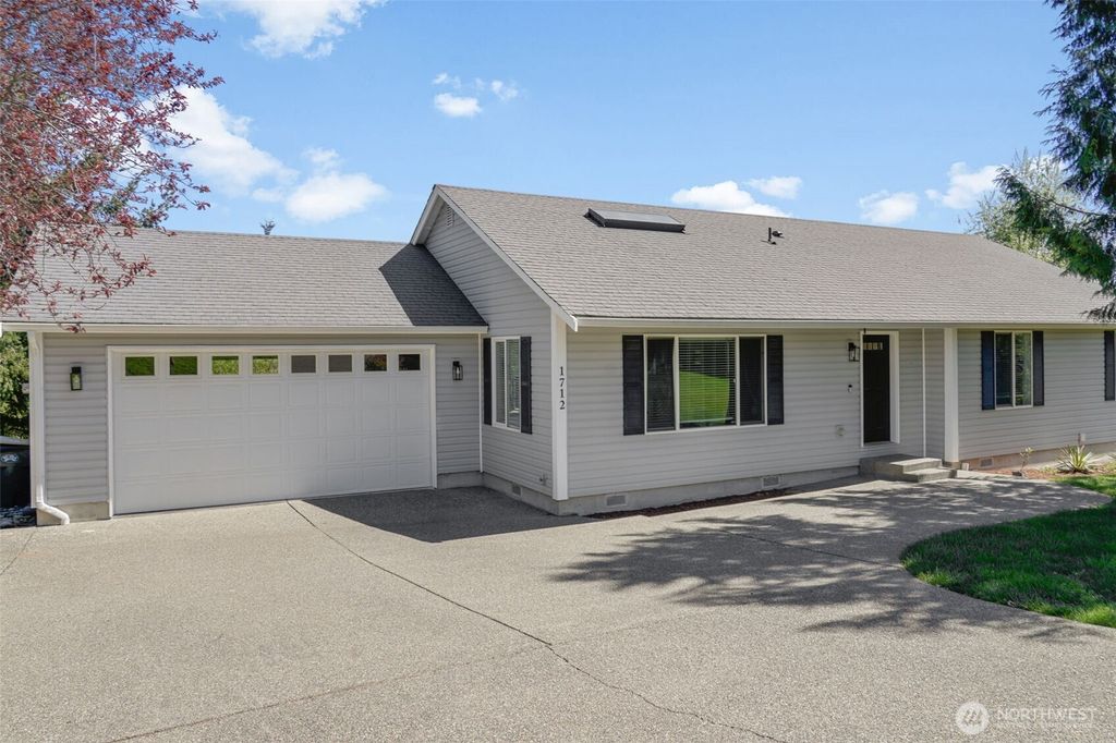 Photo of 1712 Winterwood Drive, Centralia, WA 98531 (MLS # 2506843)