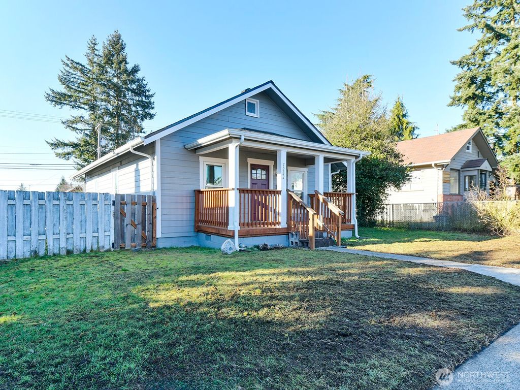 Photo of 7232 S Oakes Street, Tacoma, WA 98409 (MLS # 2475017)