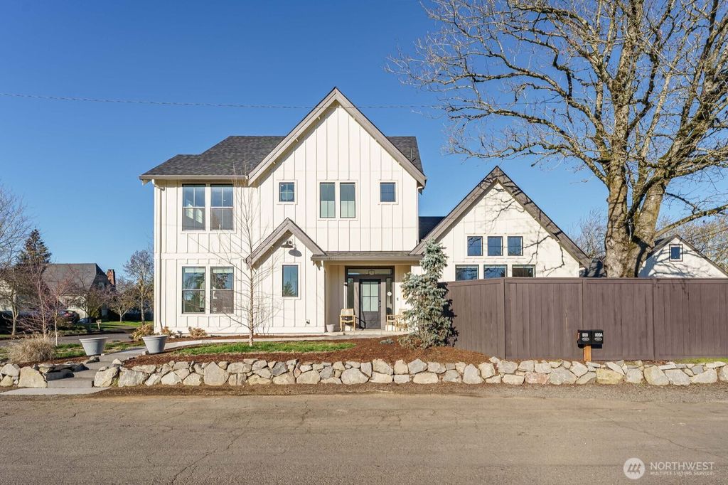 Photo of 800 E 37th Street, Vancouver, WA 98663 (MLS # 2470524)